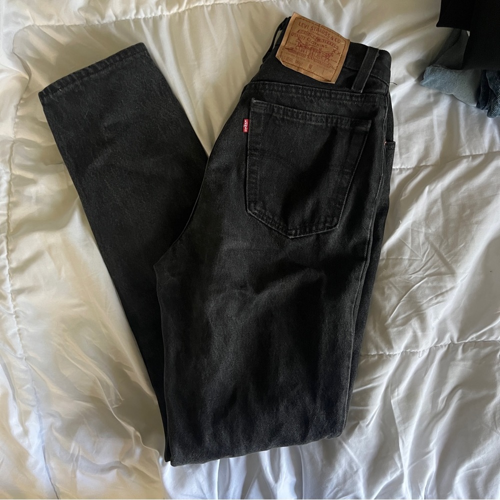 Levi Black Mom Jean